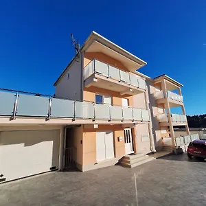 valjan-apartmani.hotels-in-trogir.com/