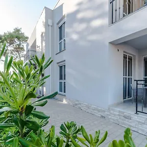 apartmani-villa-adriatic.hotelinzadar.com/